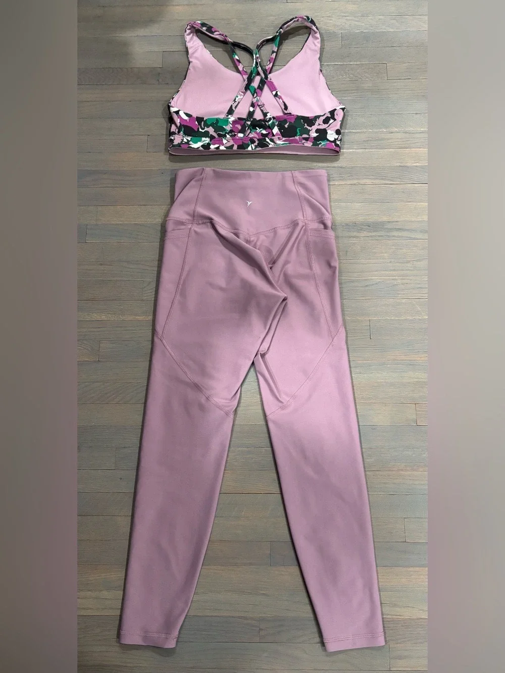833. Old Navy Activewear Set Of Sport Bra And High-Waist Mauve Leggings